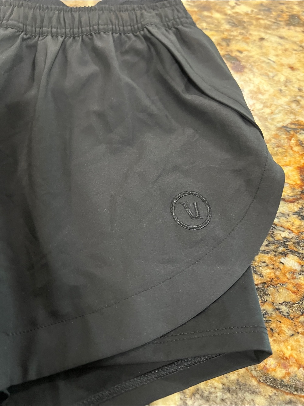 Vuori luna shorts size small - Picture 2 of 8